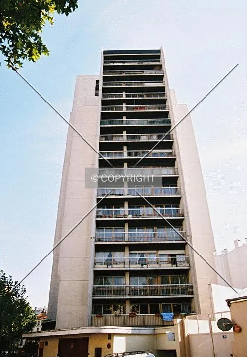 Side view to the top