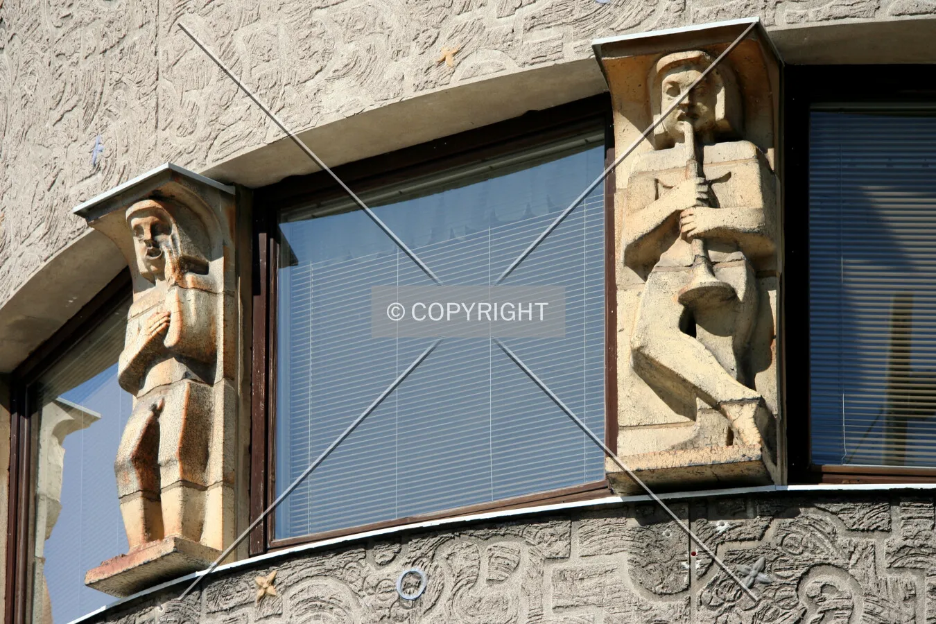 Statuettes on the rounded bay
