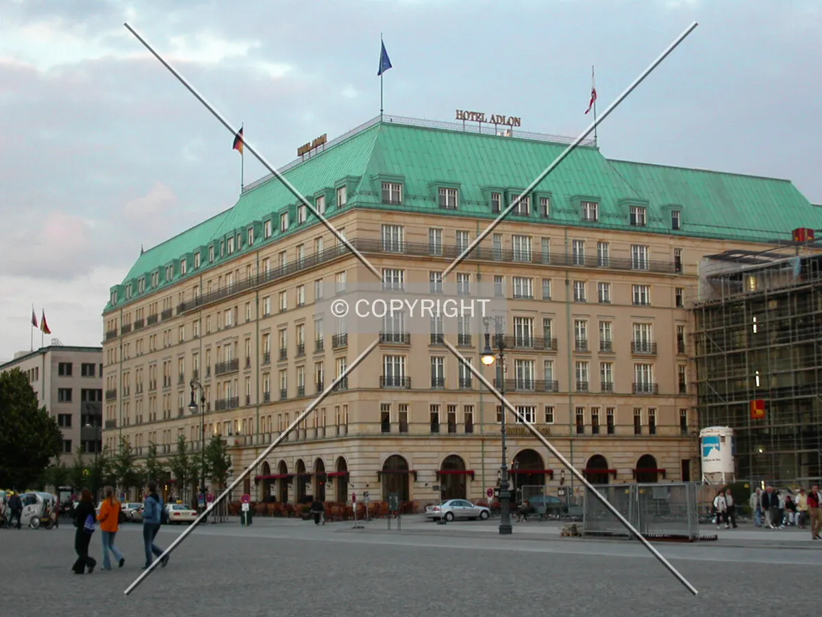 The building as seen from Brandenburger Tor