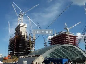 View with HQ4 (right) from Heron Quays