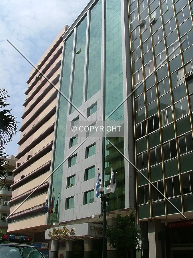 Front side from the east on 9 de Octubre avenue
