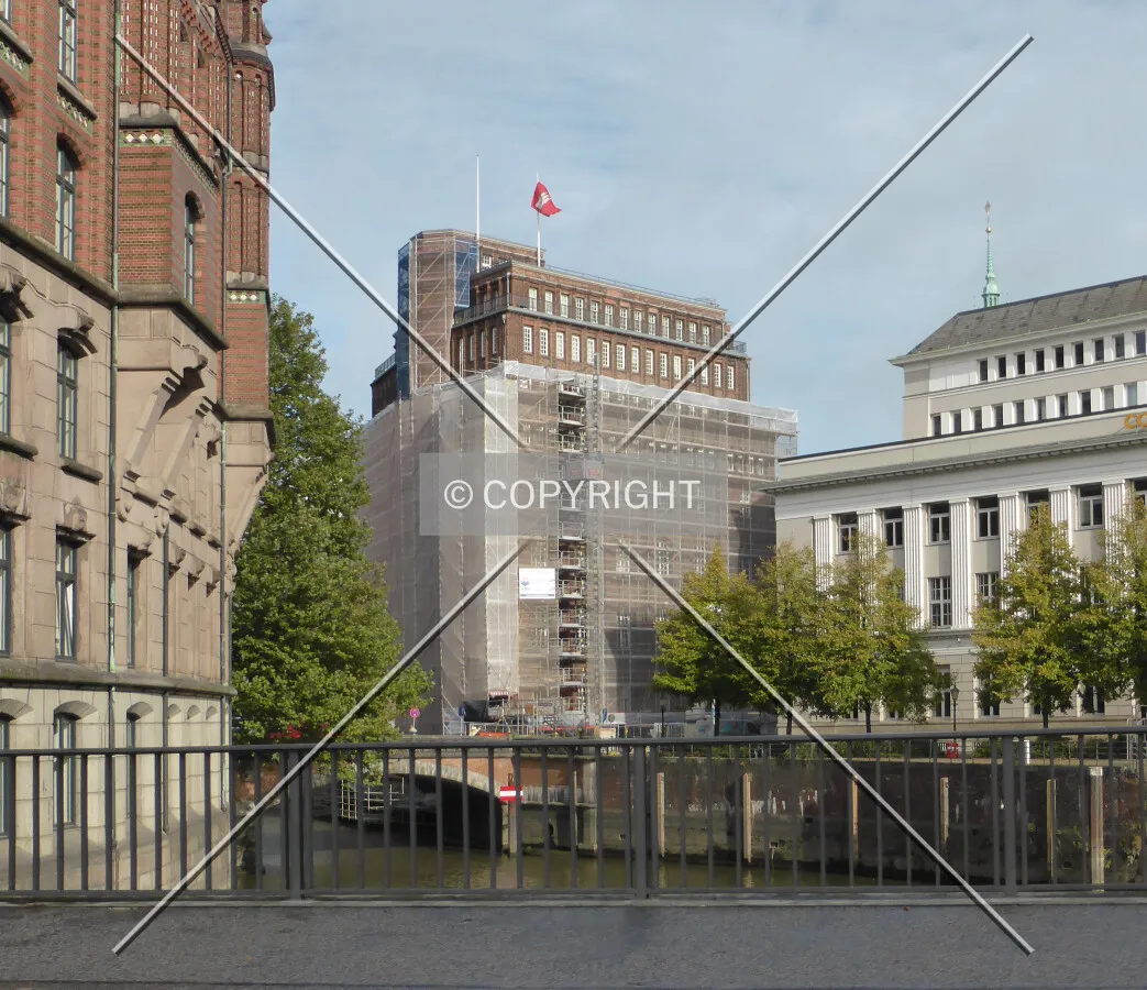The building being under renovation in autumn 2014