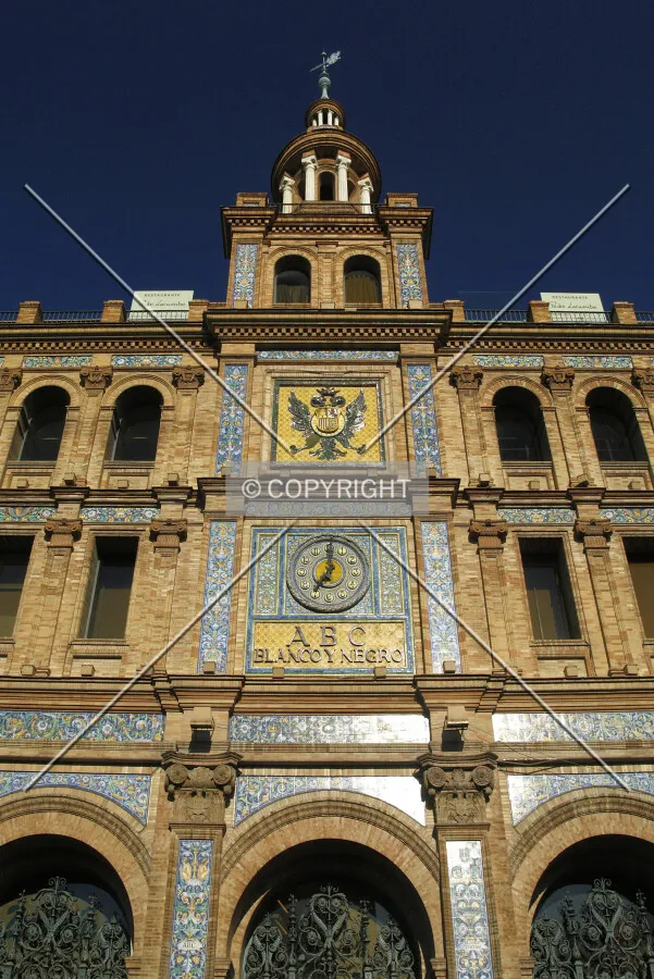 View from Paseo de la Castellana to the western façade