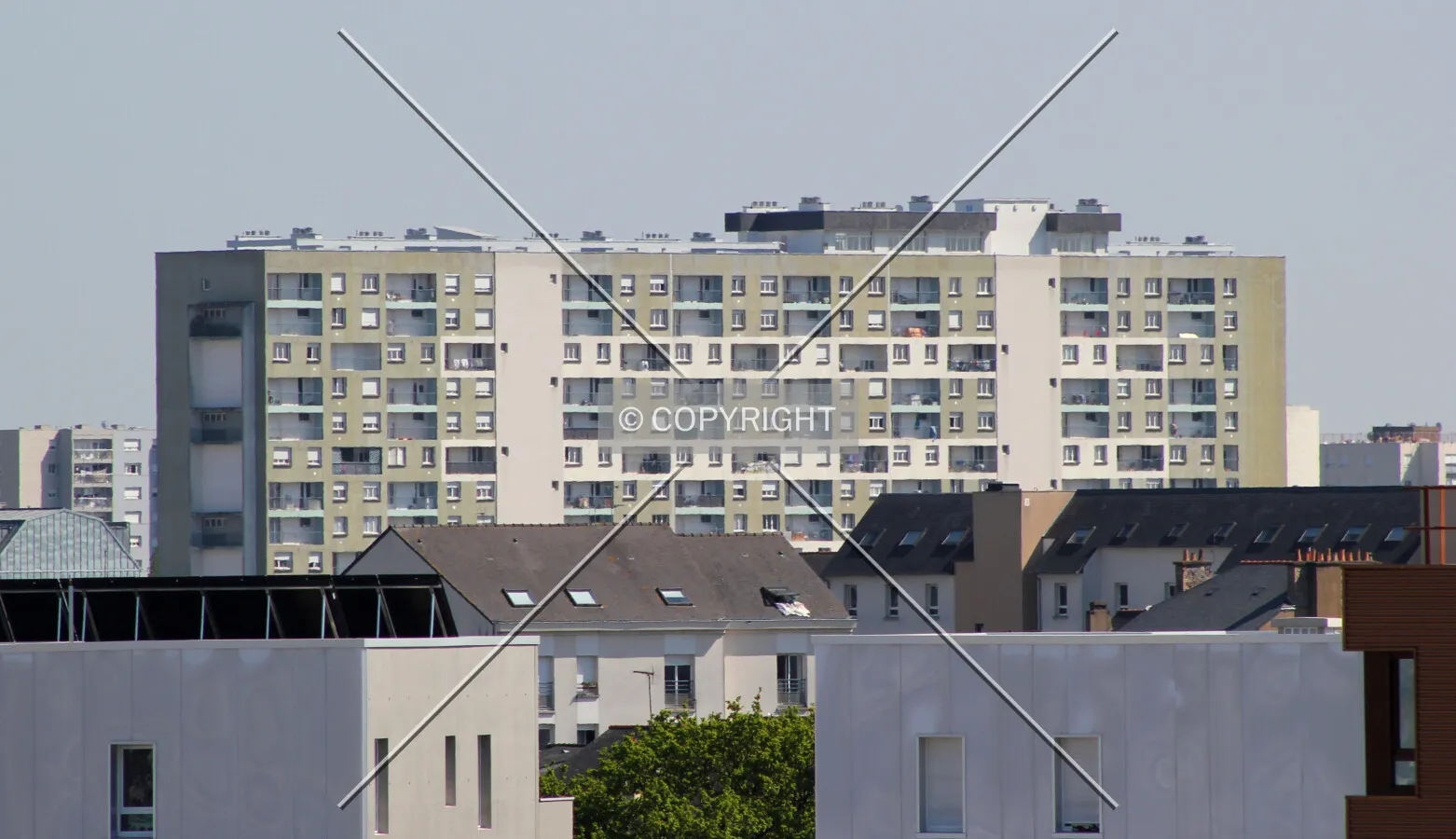 West face viewed from La Courrouze.