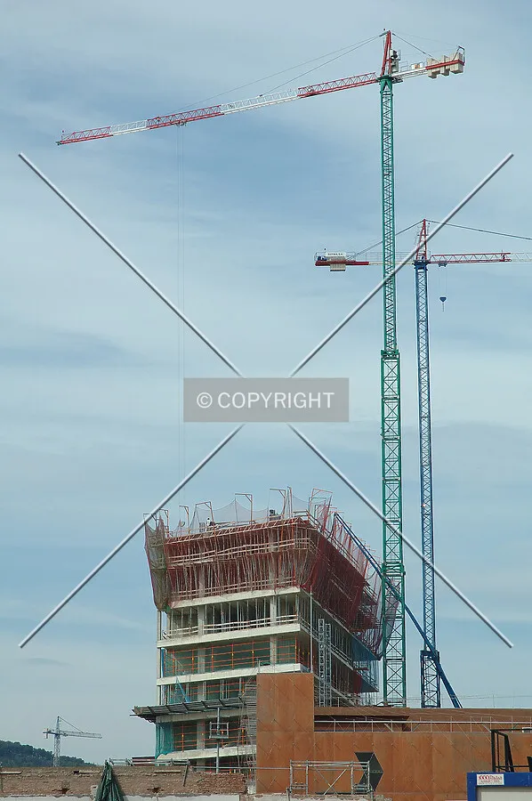 Current height compared to that of a crane