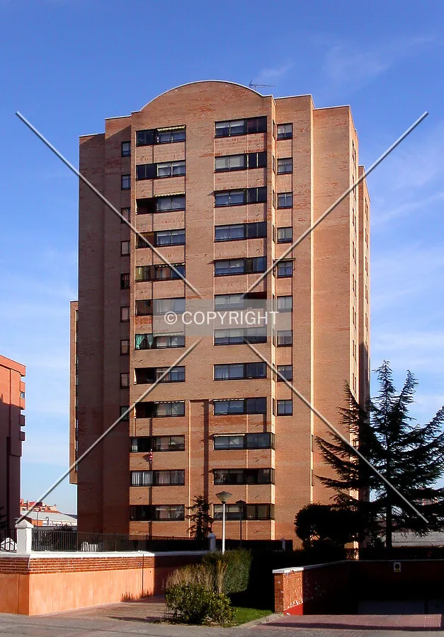 Western facade of the building