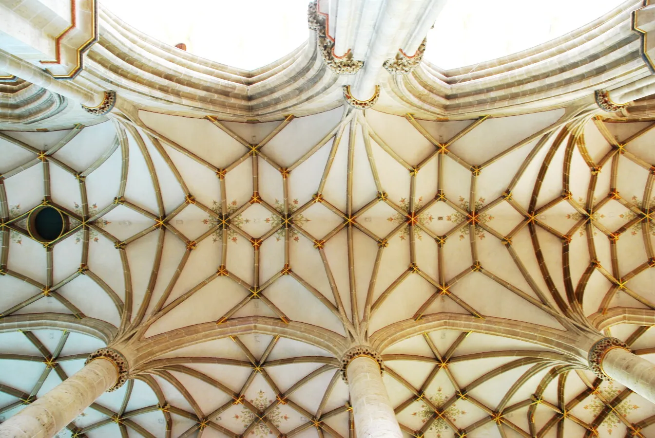 The side hallway's ceiling