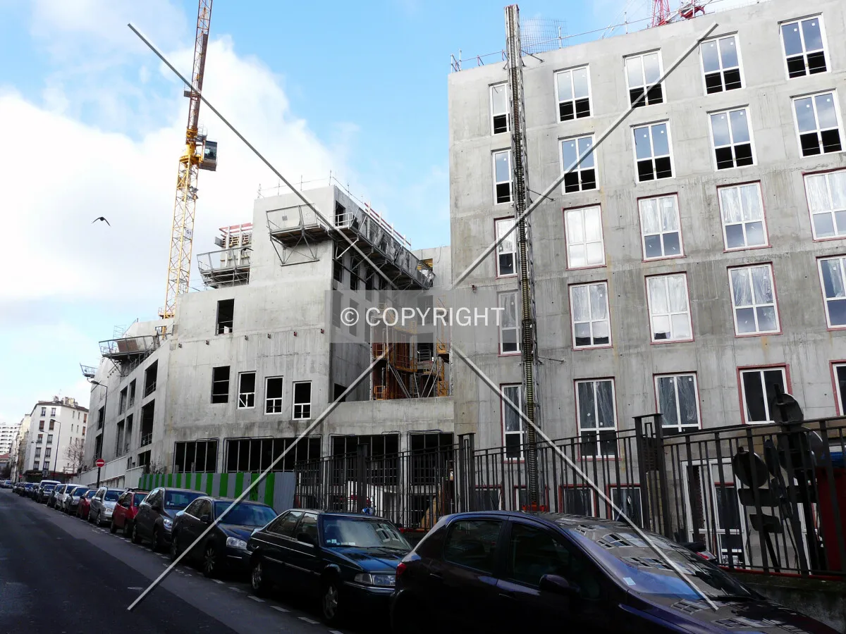 Southwest side along Rue Cantagrel