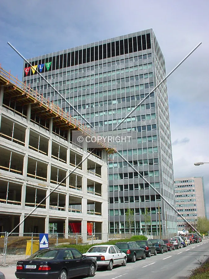 As seen from Herriotstraße; Campus Carré on the left