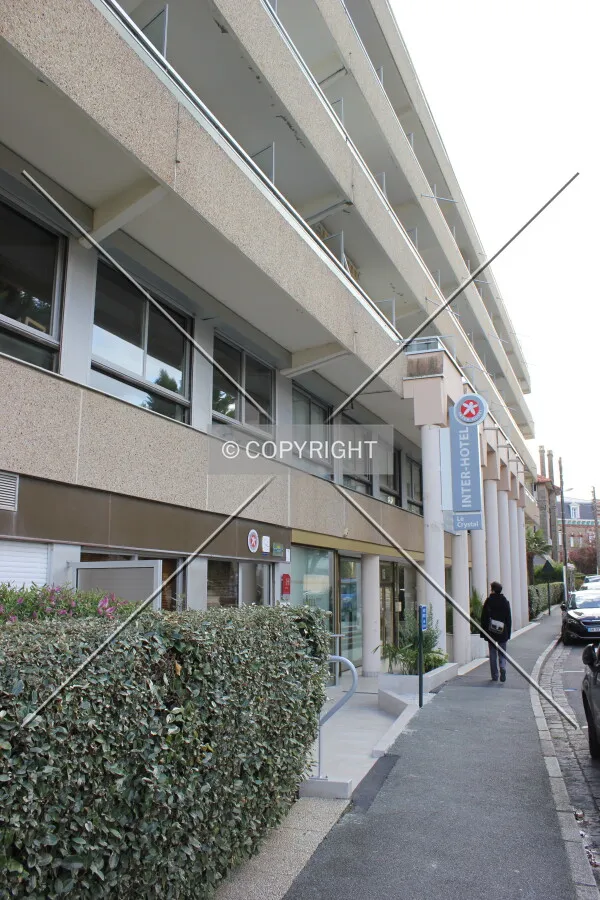 West side along Rue de la Malouine.