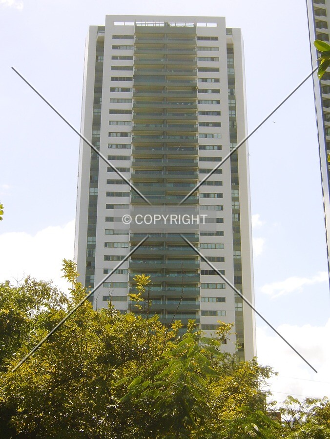 South façade seen from Jaqueira Park