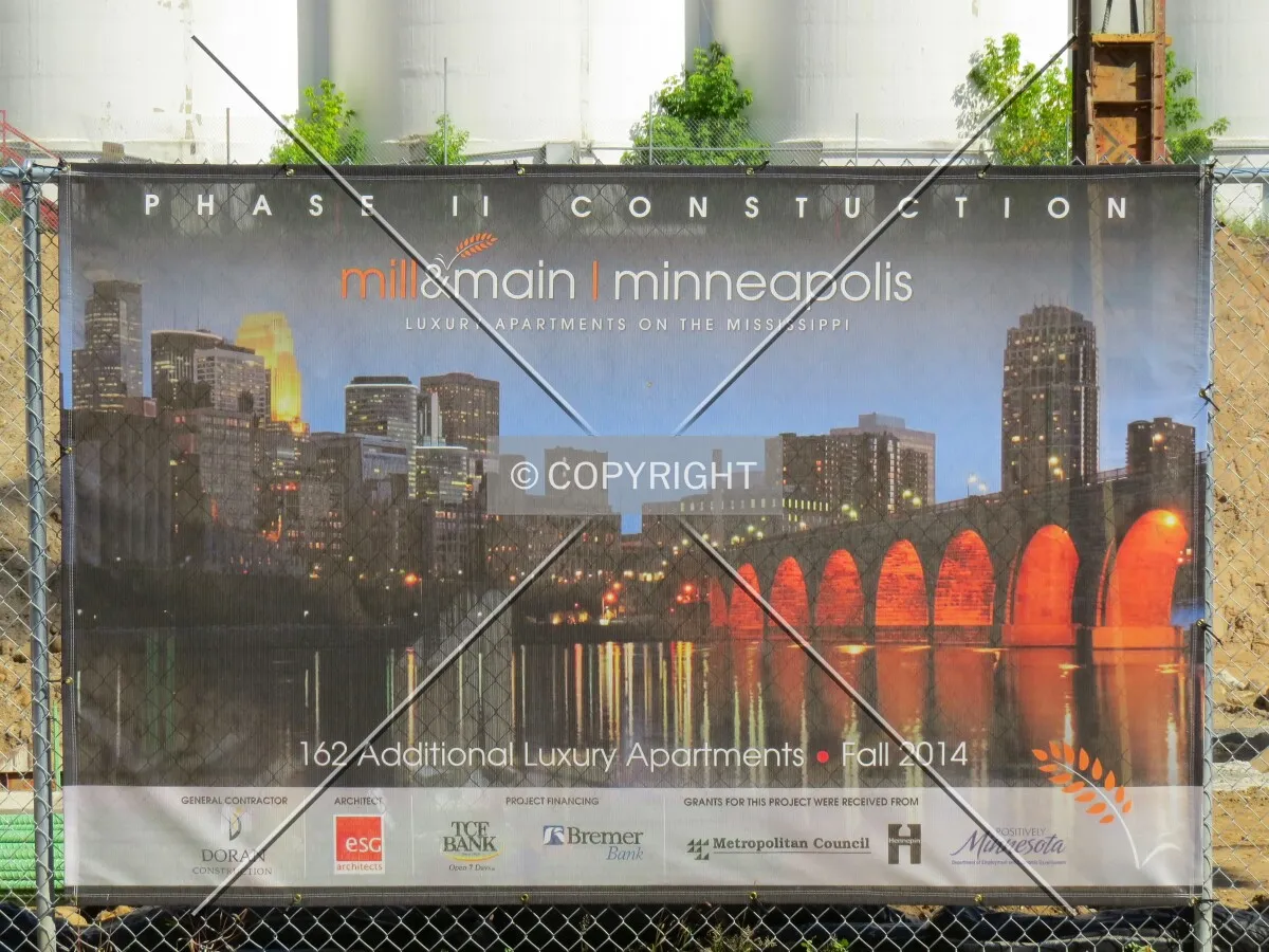 Construction banner, with a misspelling
