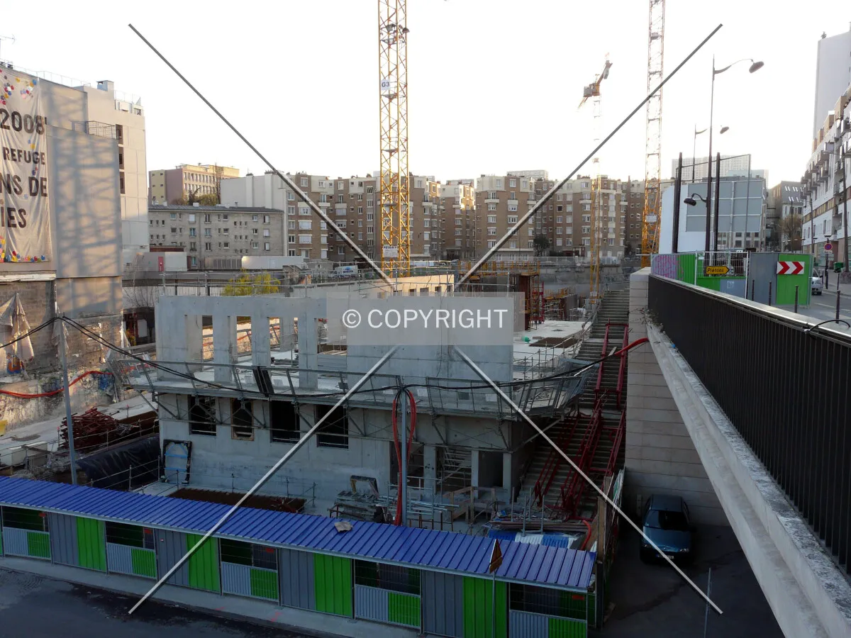 East view from Rue des Grands Moulins, while the 2nd floor is under construction