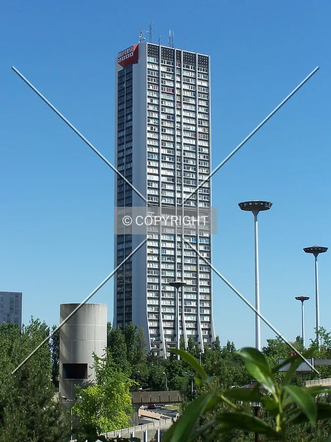 Side view from the Circular Boulevard
