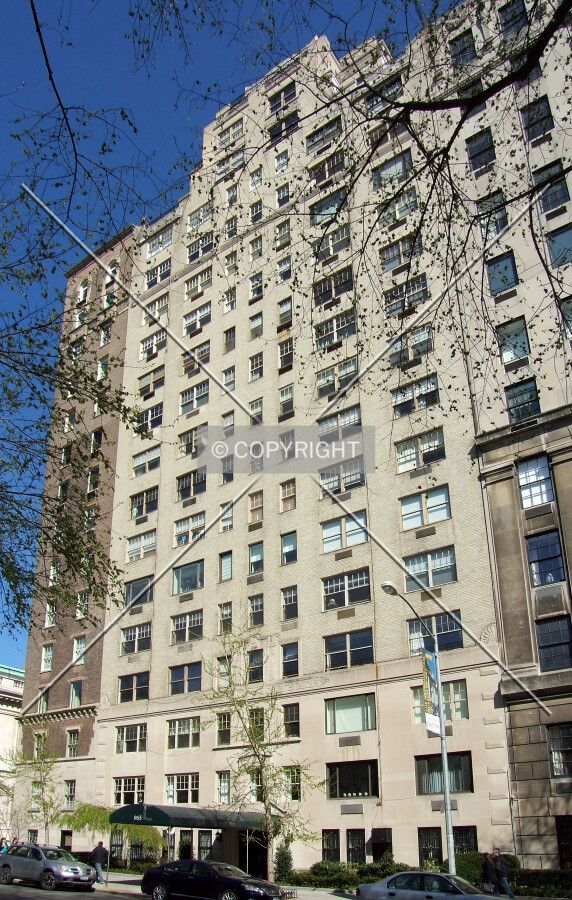 View from the west on 5th Avenue