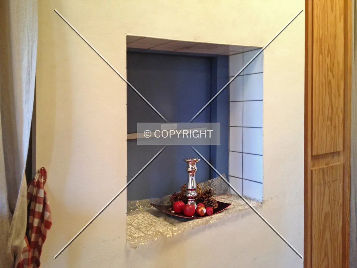 A small goods elevator manufactured by Schindler Aufzüge which can carry goods up to 100kg