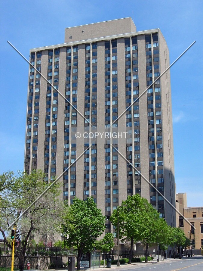 View to the north along Marquette Avenue