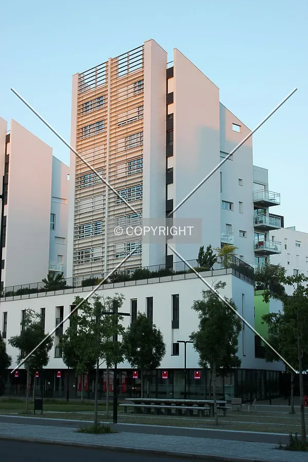 West view from Avenue pablo Picasso.
