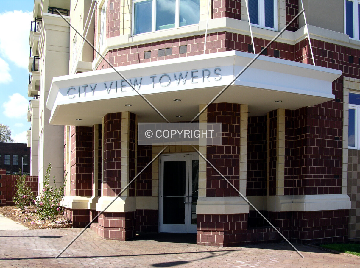 Entrance at the corner of West 5th and North Pine
