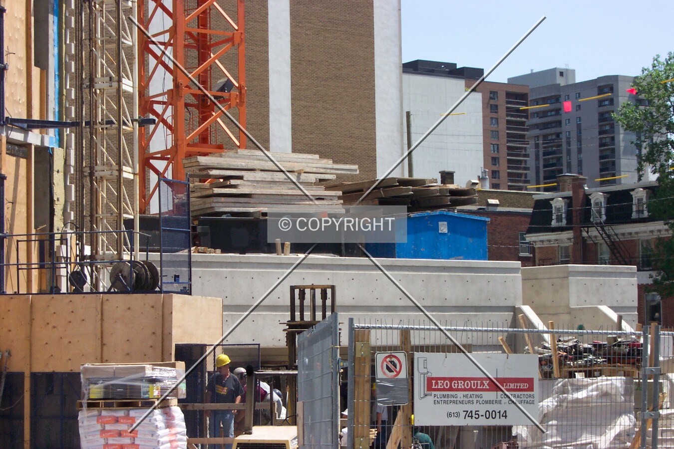 Base of the crane, located between the two towers