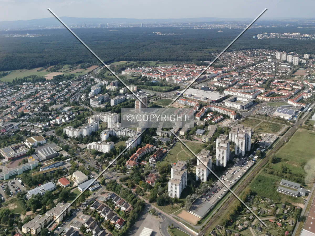 Flight with a helicopter from Egelsbach to Frankfurt - here: Panorama of Dietzenbach