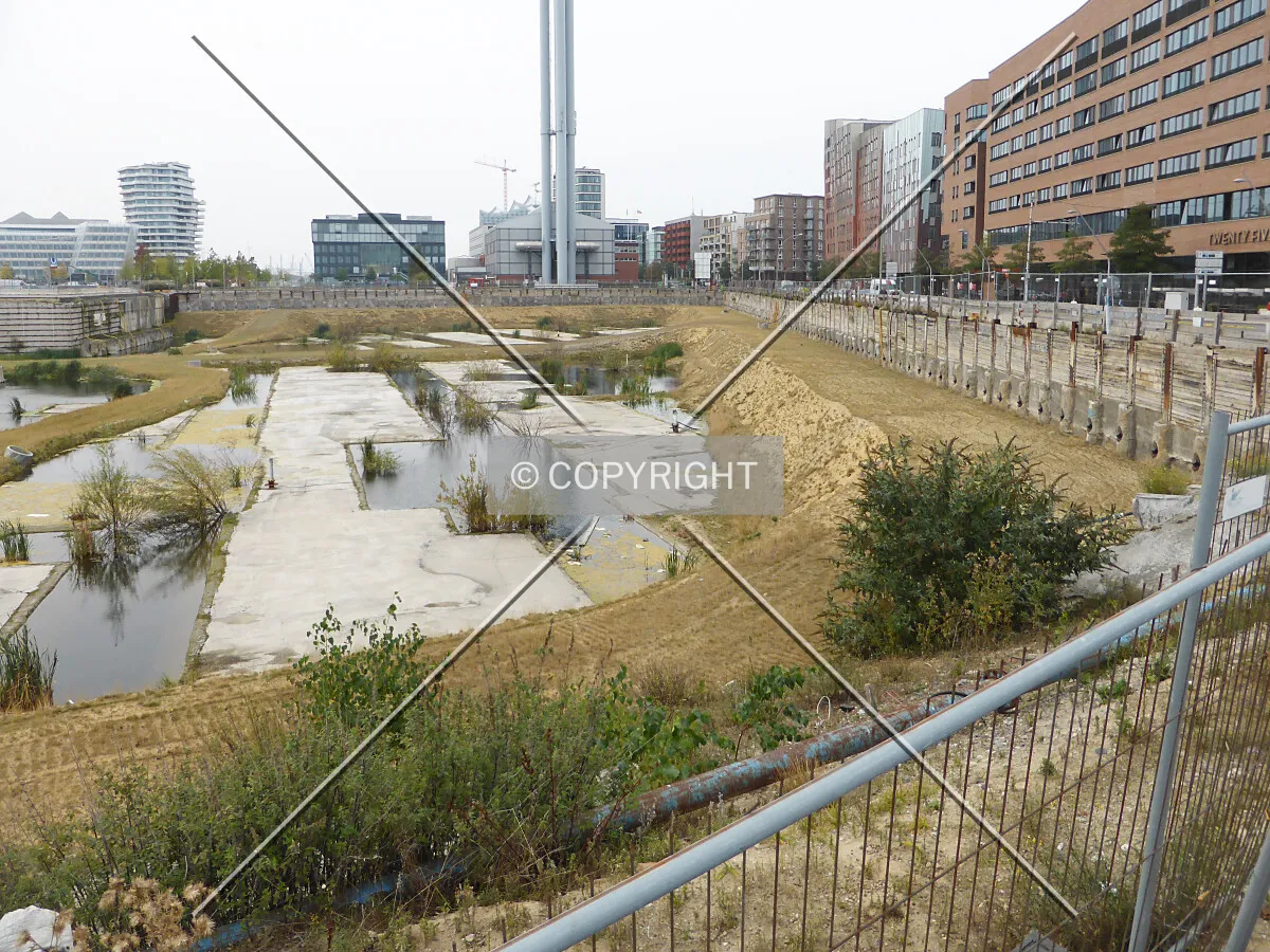 The Linnen construction site in the background