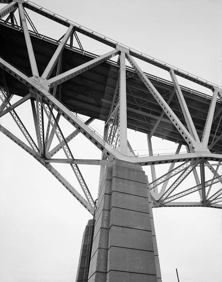 Vintage view from the south at pier C (Canadian Side) showing lower chords, verticals, and diagonals