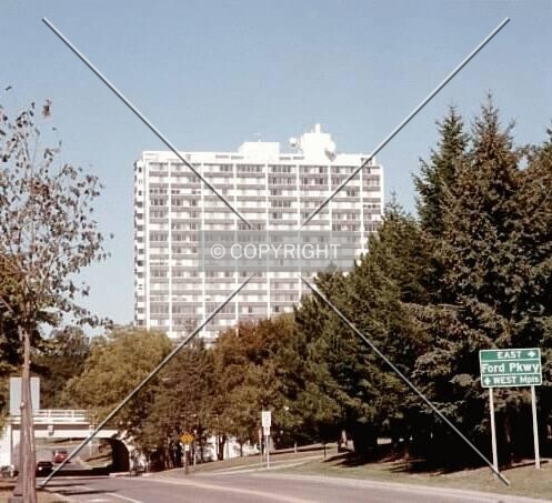 View to the north along Mississippi River Boulevard