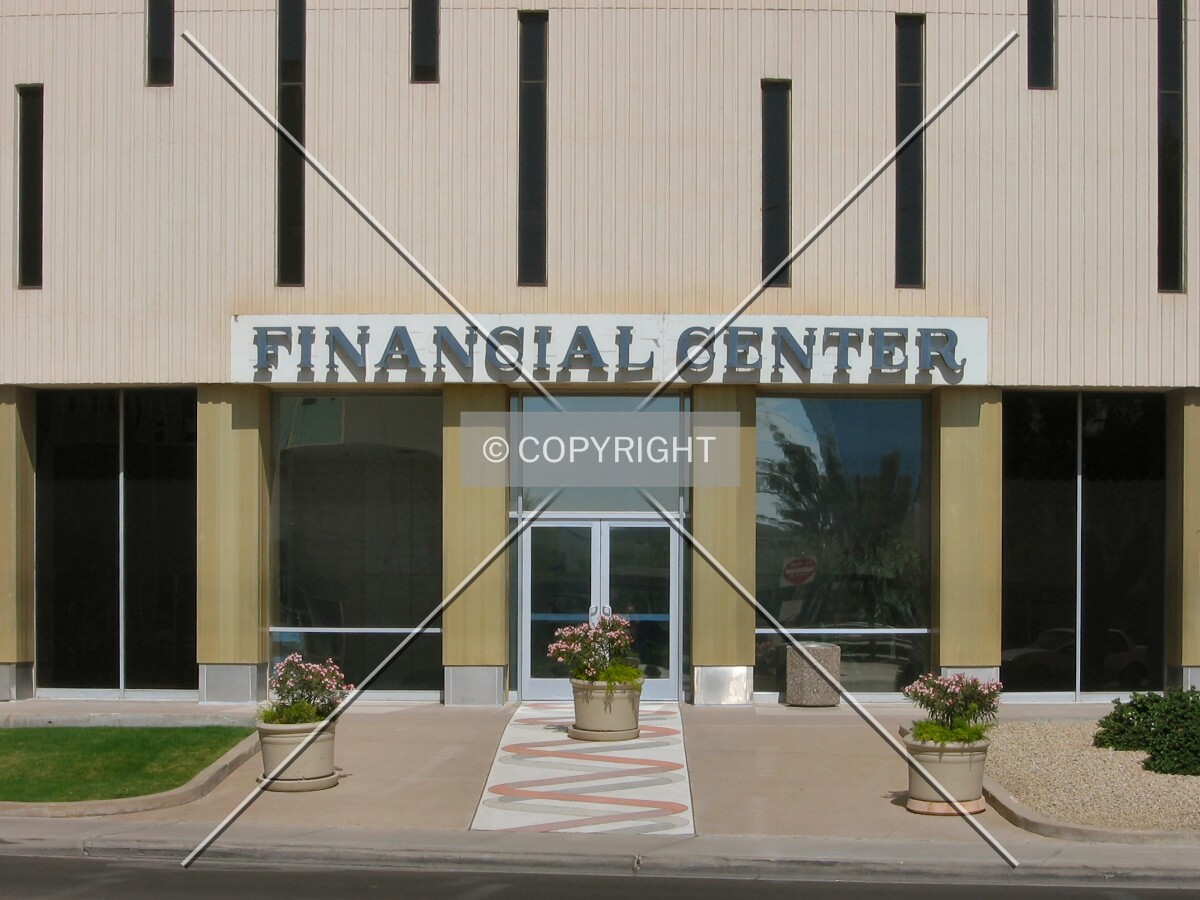 Entrance along East Osborn Road
