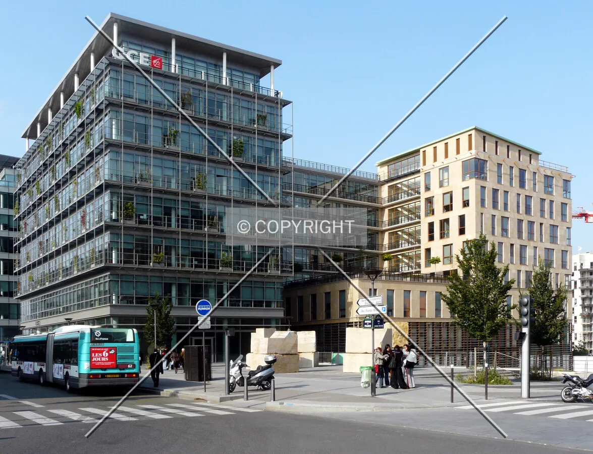 South view from the corner of Avenue de France and Rue des Grands Moulins