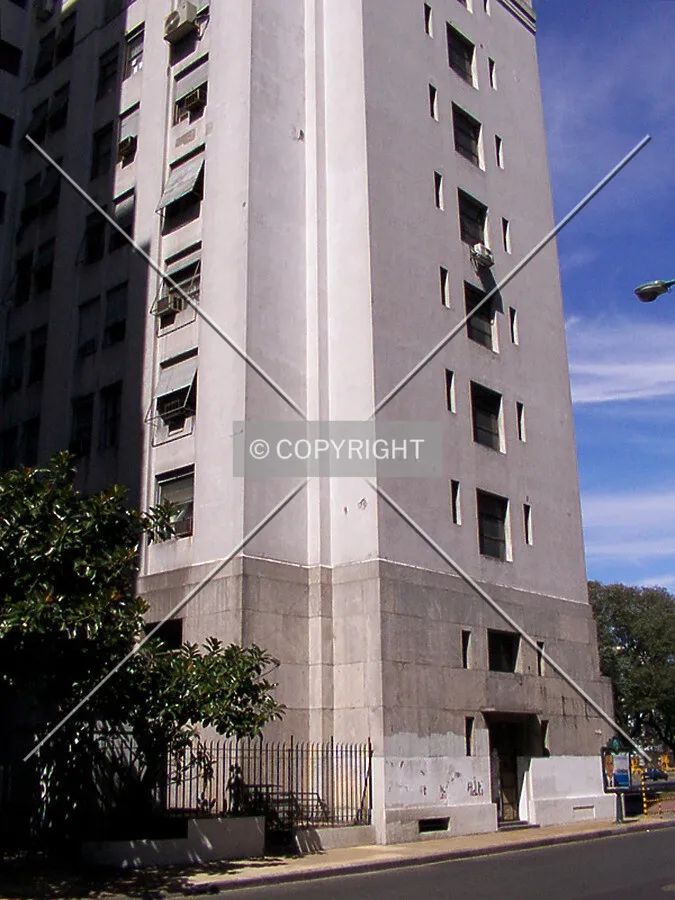 Base at the southwest corner