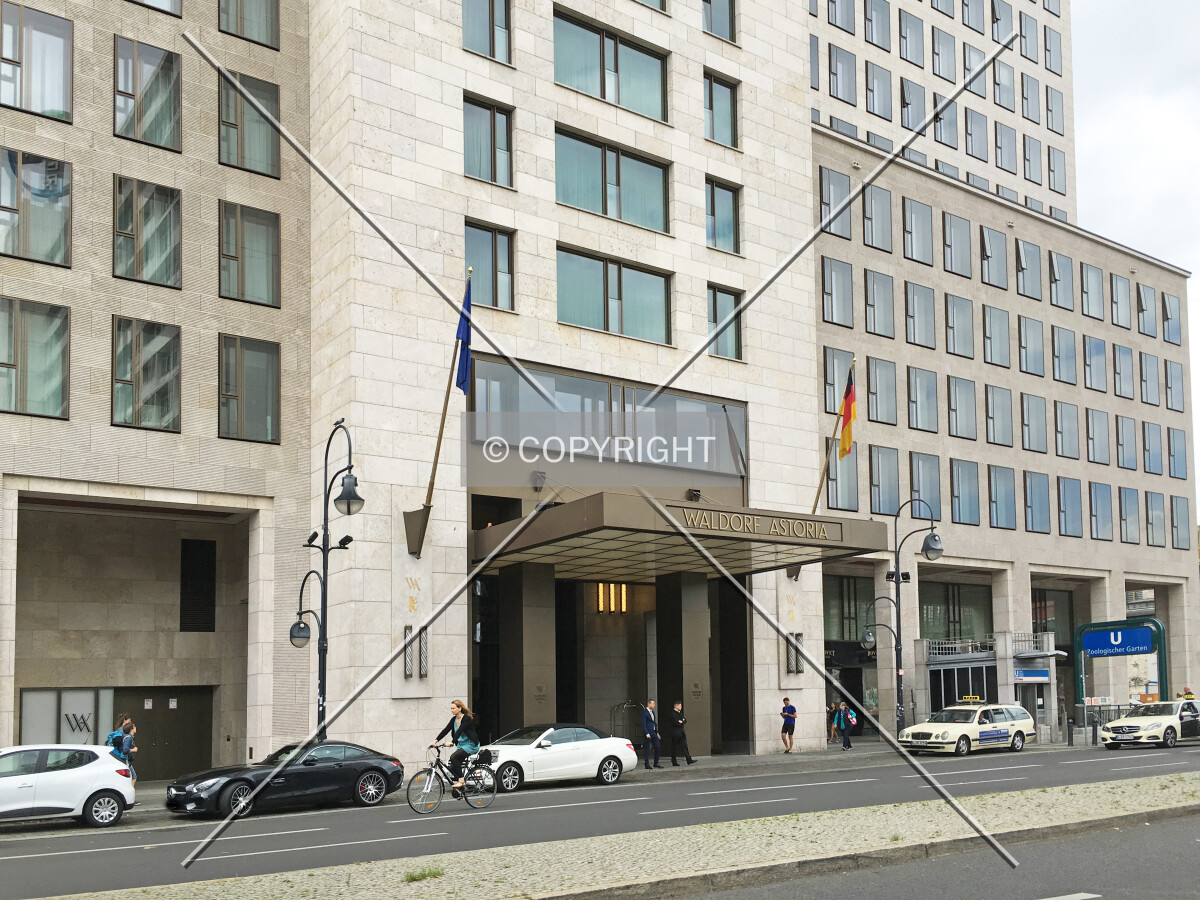 Waldorf-Astoria entrance