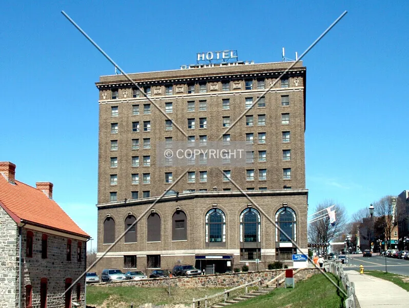 Photo 948-183-741