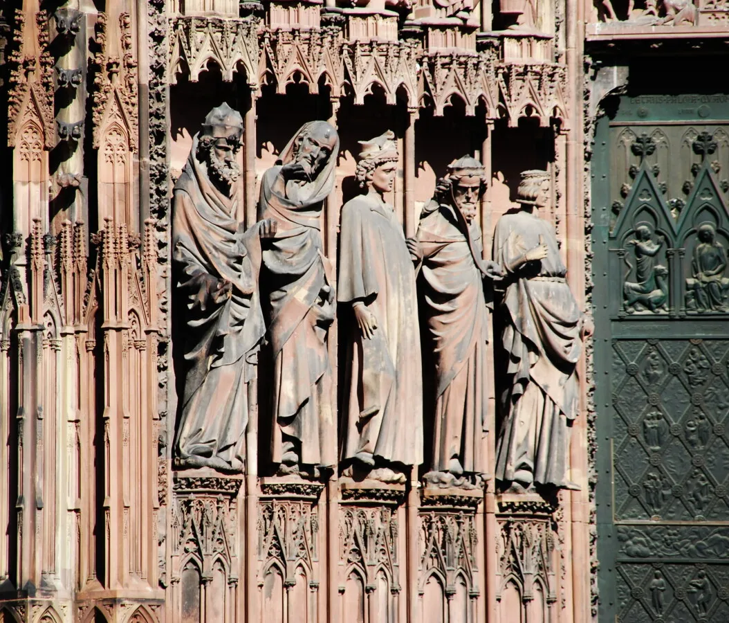 Line of statues bordering the main entrance