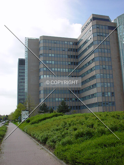 Side view; as seen from Herriotstraße / Lyoner Straße