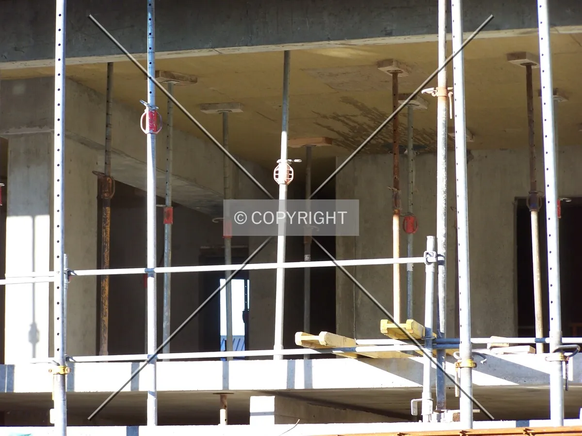 Vu à l'intérieur d'un appartement, face sud