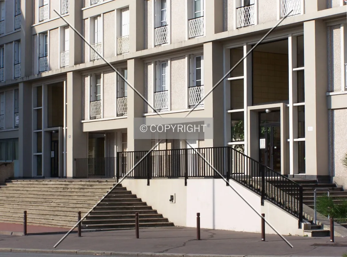 Escaliers d'accès à l'immeuble