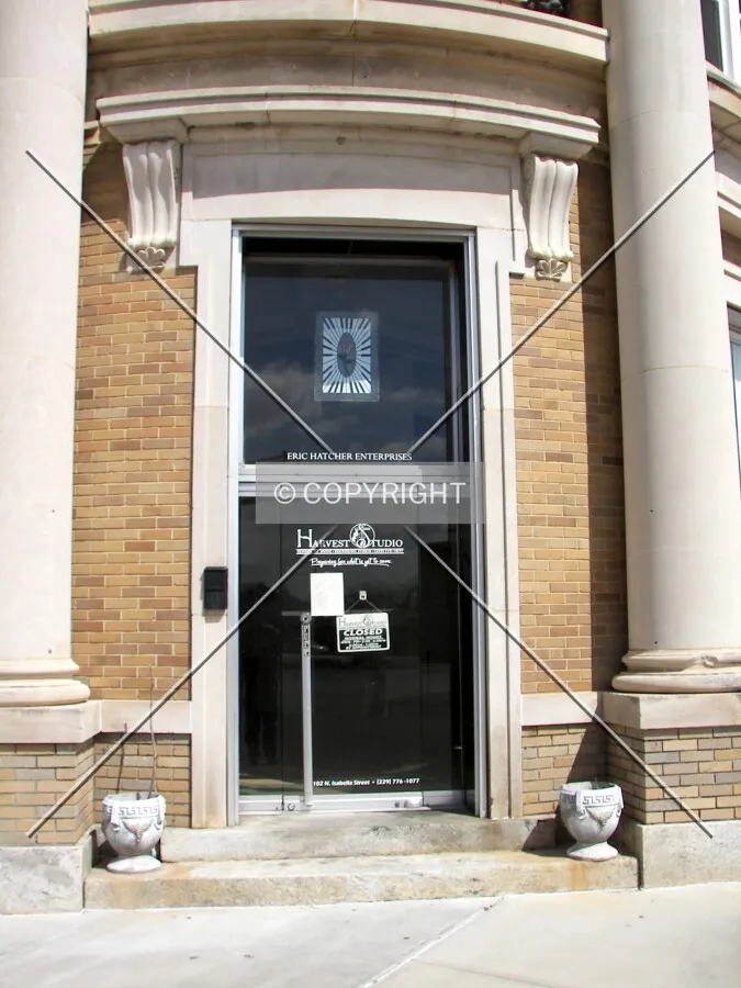 View of the main entrance from Isabella Street