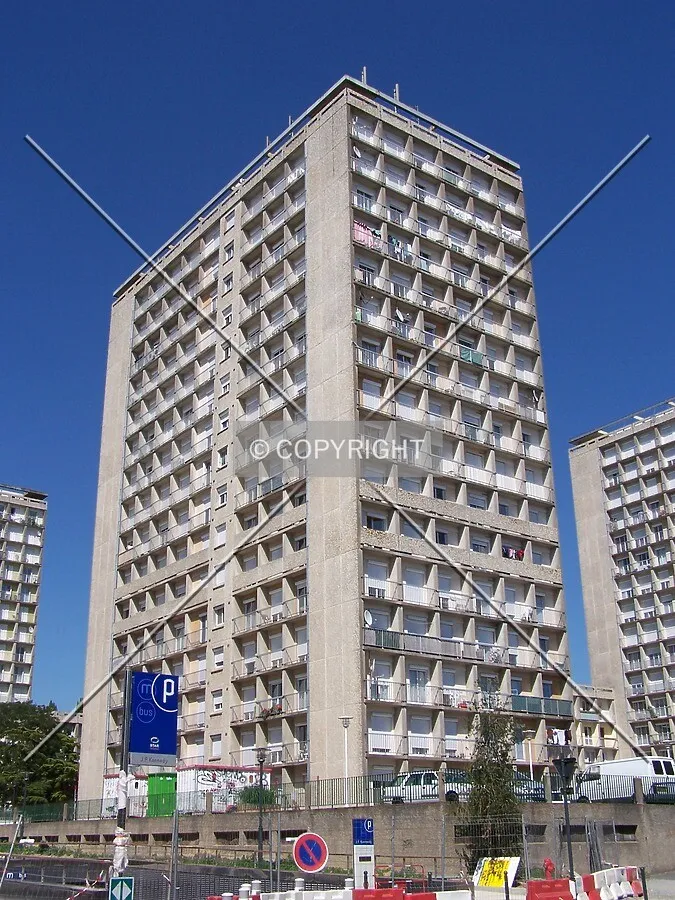 Angle sud-ouest vu depuis la Rue du Bourbonnais