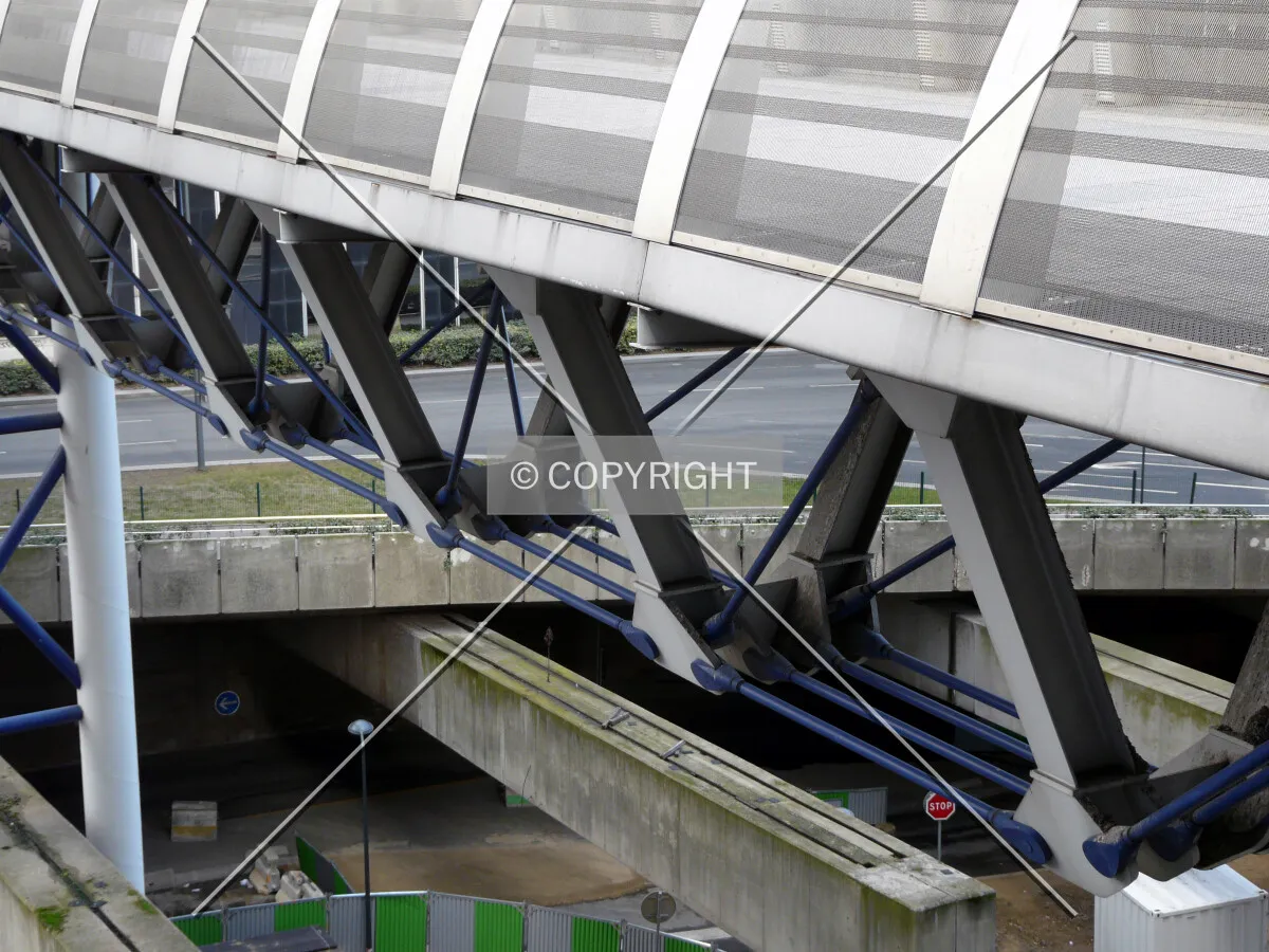 Close-up of the steel truss