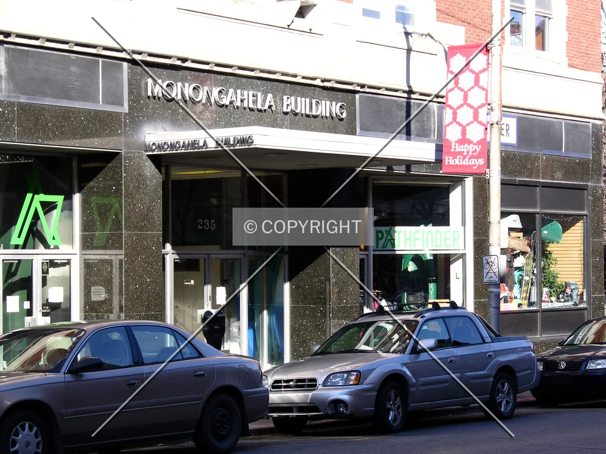 Main entrance off High Street