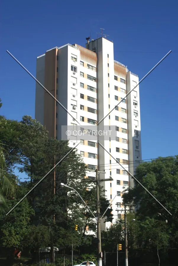 Front view seen from across Nilo Peçanha Avenue