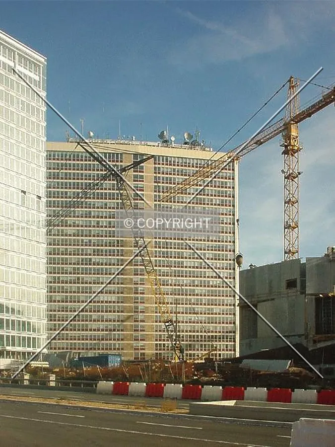 Front view when entering Plateau de Kirchberg during the construction of neighborhing twin towers
