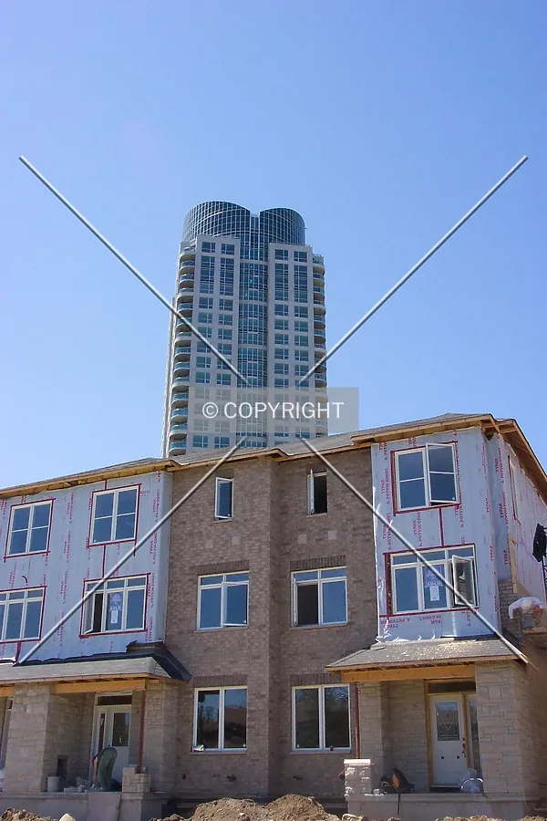 View of the Island Park West development homes, surrounding the Metropole