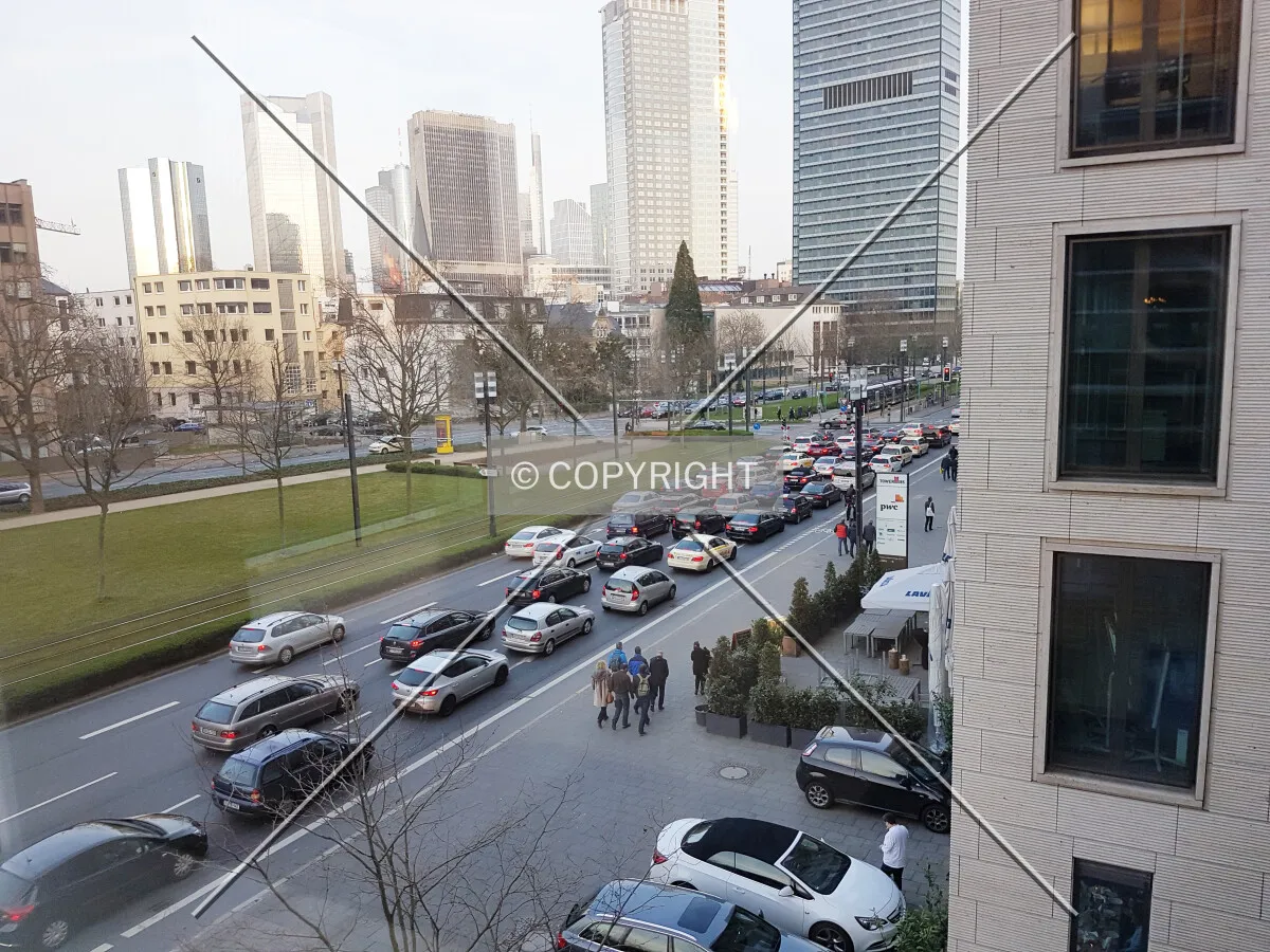 Friedrich-Ebert-Anlage as seen from the Pollux office building
