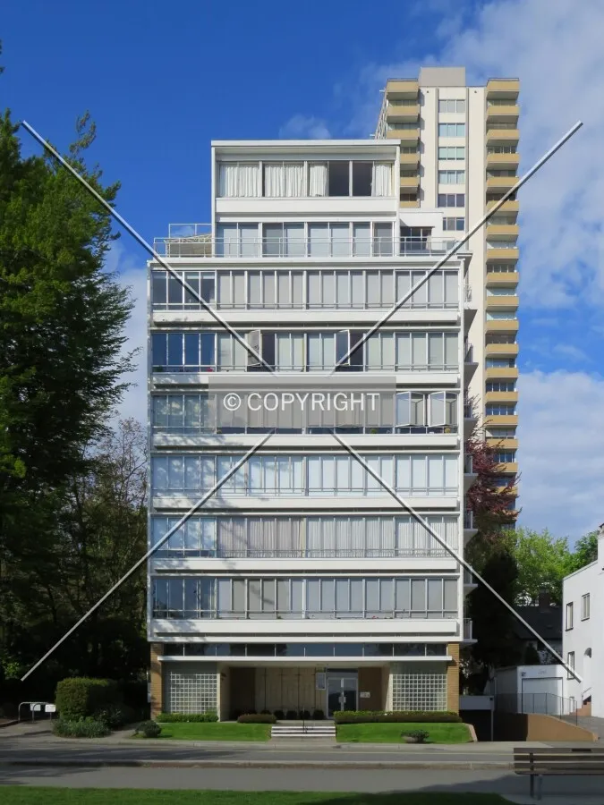 Full front elevation from across Beach Avenue