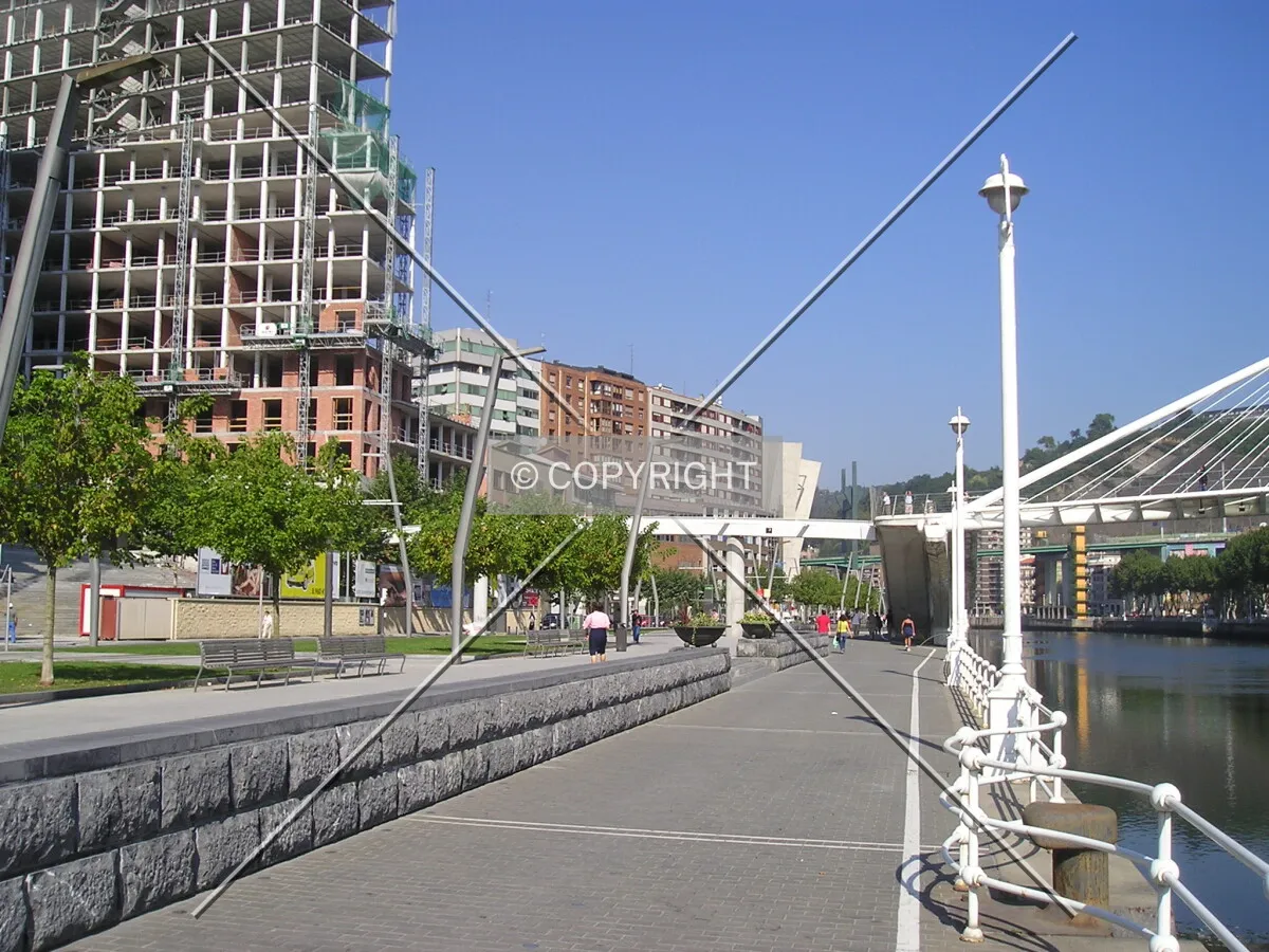 View of the footbridge and part of Calatrava bridge