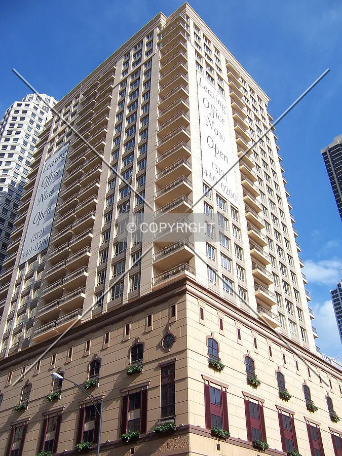 Looking up the northwest corner from the intersection of Chicago and Wabash Avenues