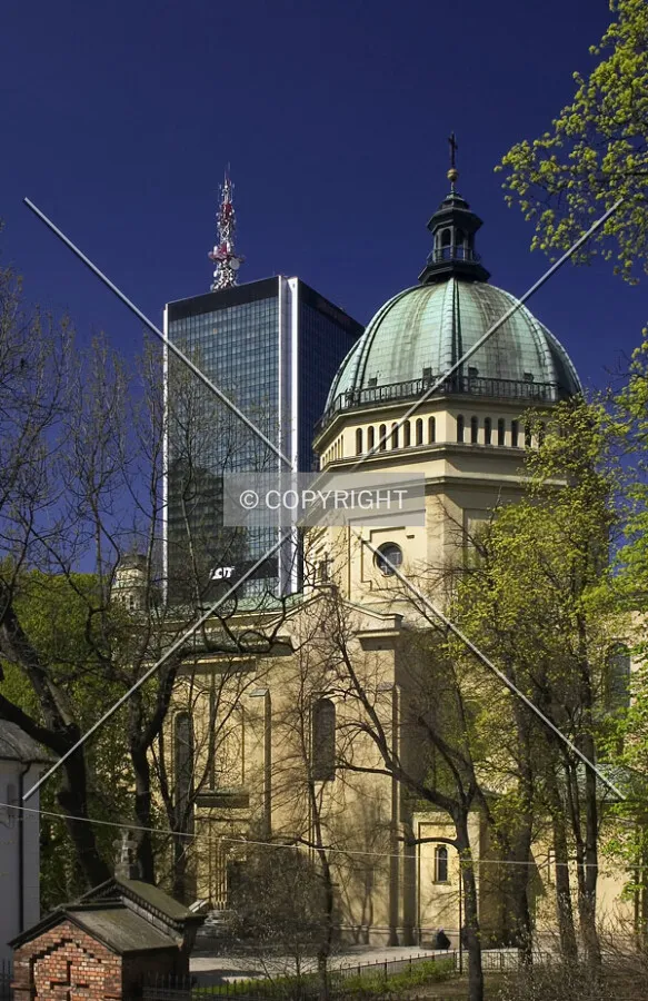 Warsaw's contrasts