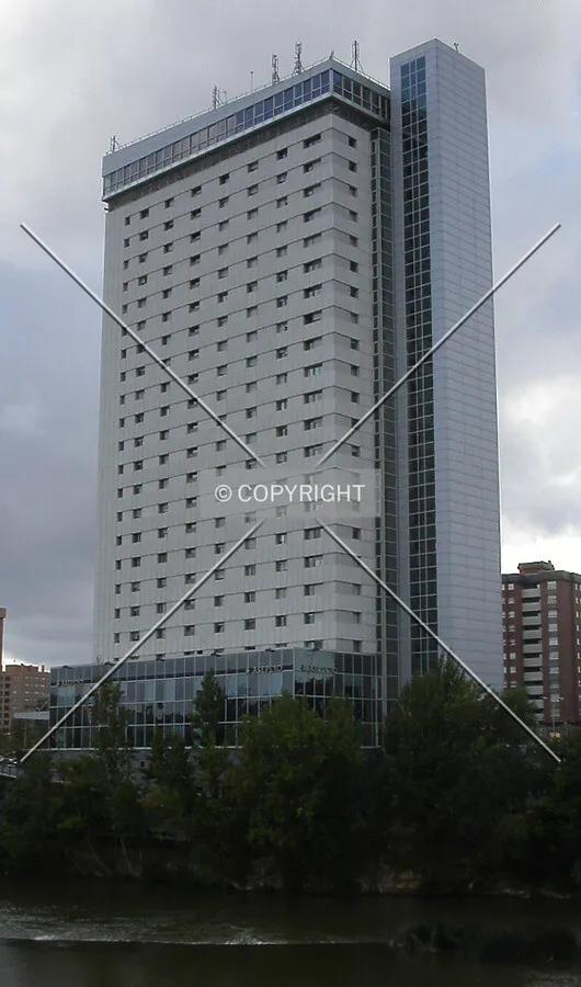 View of the building from Puente Mayor